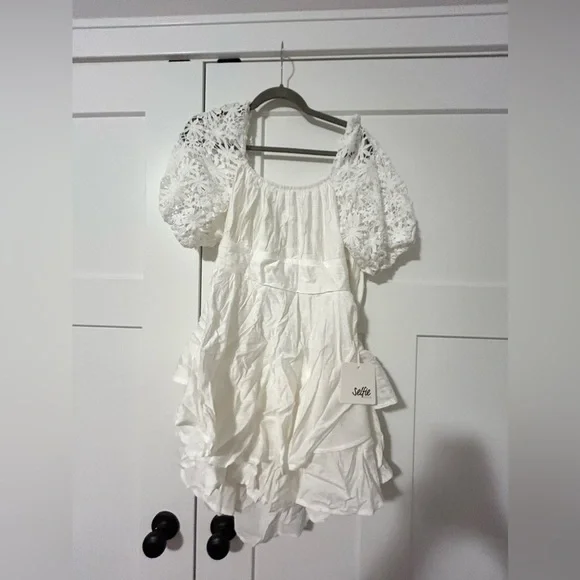 NEW Selfie Leslie: Abby Lace Puff Sleeve Tie-Up Back Dress - Picture 3 of 8